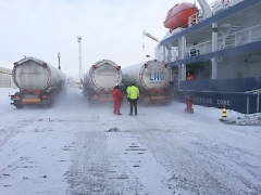 Polaris bunkraa LNG:tä. Kuva: Seppo Mäkinen, Arctia Oy